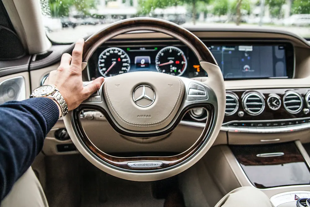 mercedes steering wheel from drivers point of view